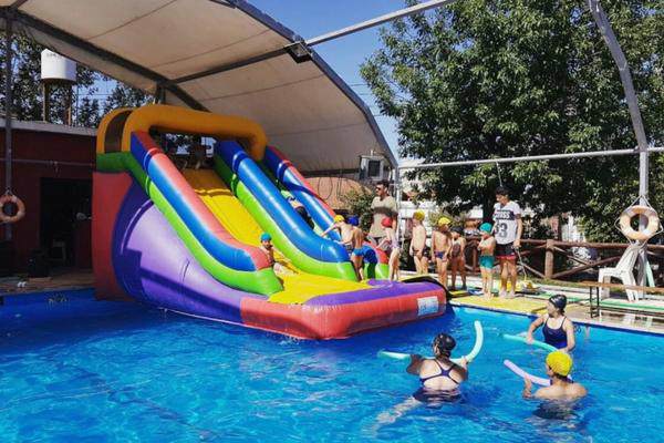 Los polideportivos de Tigre comenzaron a incorporar juegos inflables.