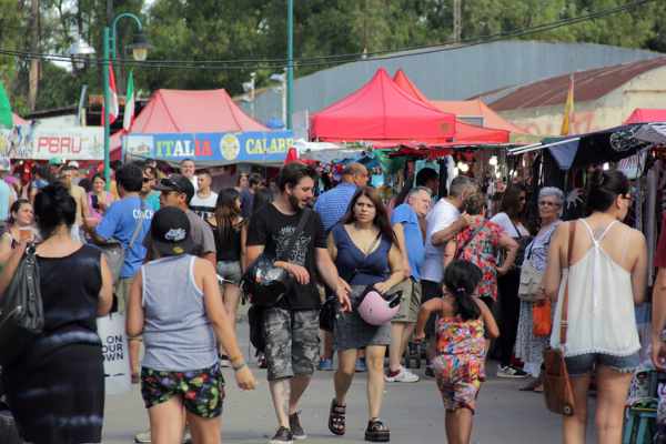 Llega la Feria de la Colectividades a Munro