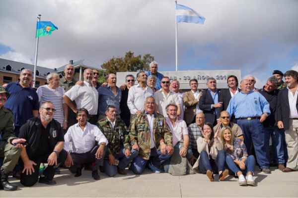 En conmemoración del 36º aniversario de la Gesta de Malvinas, con el intendente Jorge Macri encabezando el acto, el municipio de Vicente López homenajeó y recordó tanto a ex combatientes y sobrevivientes de la Guerra de Malvinas como a aquellos que dieron su vida por la Patria en ese conflicto armado