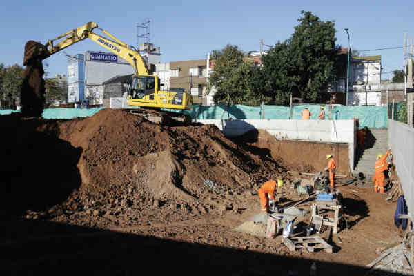 La obra del cruce bajo nivel del barrio de Munro continúa avanzando, y allí estuvo el intendente de Vicente López, Jorge Macri, junto a Guillermo Fiad, presidente de Trenes Argentinos Infraestructura, del Ministerio de Transporte de la Nación,