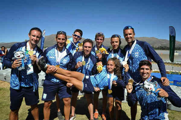 Iván Carino, Ariel Suárez, Rodrigo Murillo y Joaquín Iwan nuevamente clasificaron en las mejores posiciones del continente representando a la Selección Argentina de Remo, que completó una exitosa presentación en la ciudad de Cochabamba, Bolivia. Carino e Iwan cosecharon una presea de oro y una plata; y Suárez y Murillo obtuvieron dos medallas doradas.

