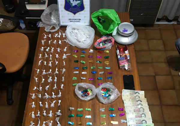 Detuvieron a dos hermanos y a un cómplice acusados de hacer delivery de drogas en San Isidro