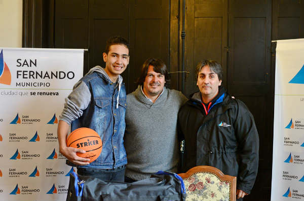 San Fernando distinguió al basquetbolista juvenil Santiago Coronel