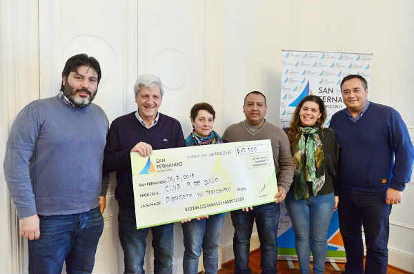 Andreotti entregó una ayuda económica al Club 9 de Julio de Paraná Miní