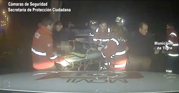 Rescatan a una persona atrapada en un vehículo chocado en Tigre