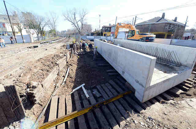 Julio Zamora destacó el avance de obra del nuevo túnel en la calle Paso