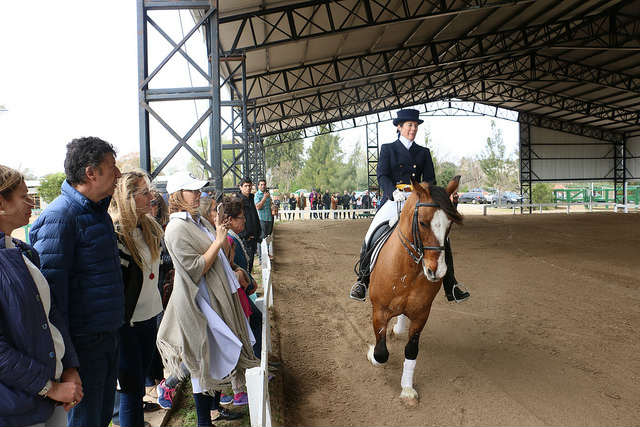 Nueva pista cubierta para practicar equitación en el Club Hípico del Norte