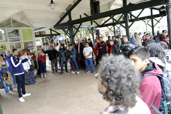 Vecinos de Islas reclamaron contra el ajuste en el transporte fluvial Vecinos de Islas reclamaron contra el ajuste en el transporte fluvial