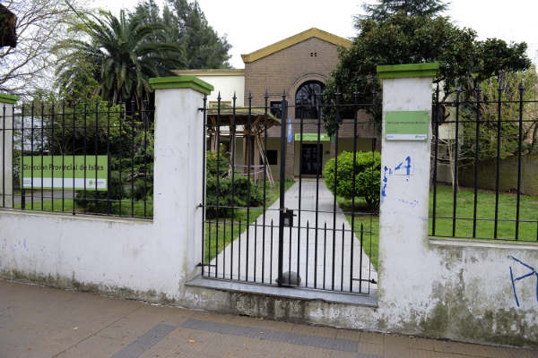 Vecinos de Islas reclamaron contra el ajuste en el transporte fluvial Vecinos de Islas reclamaron contra el ajuste en el transporte fluvial