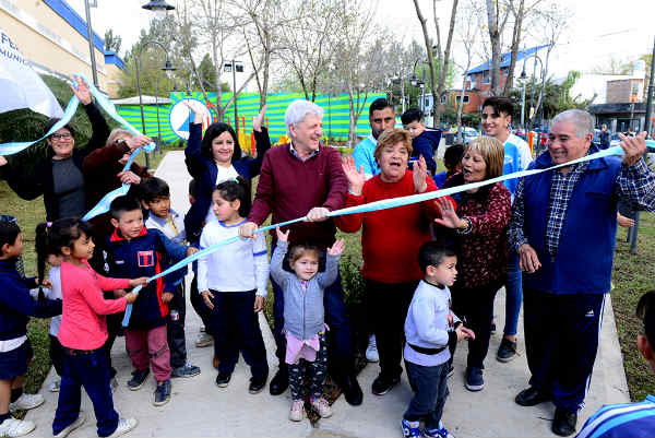Andreotti inauguró la nueva Plaza “Madre Teresa” 