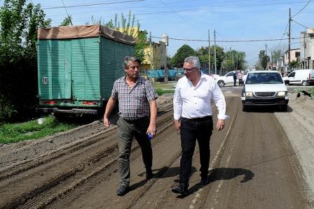 Julio Zamora supervisó las obras de asfalto en Benavídez y Troncos del Talar