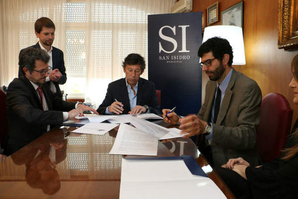 El intendente Gustavo Posse firmó un convenio de colaboración y cooperación con el Colegio de Abogados de San Isidro y la Fundación de la Universidad de San Andrés, para profundizar en esta iniciativa que busca evitar la reincidencia de menores que cometieron algún delito. 
