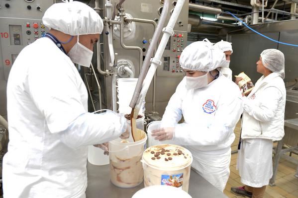 Comentario: El intendente de Tigre, Julio Zamora, visitó la fábrica de la compañía Ice Cream, radicada en la localidad de El Talar desde 1998. “La presencia del Estado municipal es fundamental para fortalecer a los productores locales”, remarcó el jefe comunal.