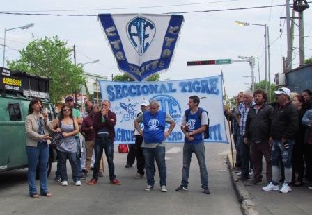 La CTA Autónoma de la Zona Norte y movimientos sociales se manifestaron frente al hospital Pacheco ()