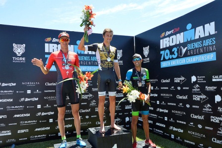 Rodolphe Von Berg y Pamella Oliveira, campeones del Ironman 70.3 disputado en Tigre