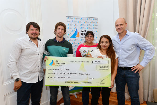 El Diputado Provincial, Juan Andreotti; el Presidente del HCD, Santiago Aparicio y el Secretario de Educación, Cultura y Contención Social, Carlos Traverso, otorgaron un subsidio al club social y deportivo de Virreyes. 
