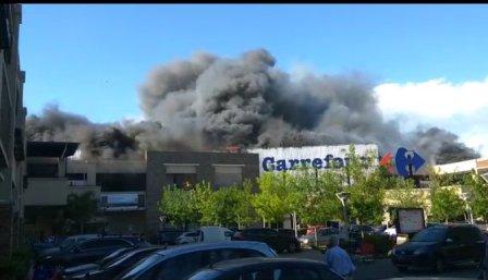 Se incendia el local de Carrefour en Rincón de Milberg 