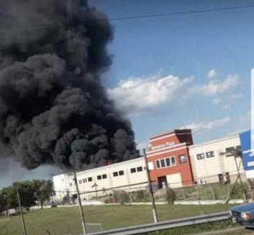 Se incendia el local de Carrefour en Rincón de Milberg 