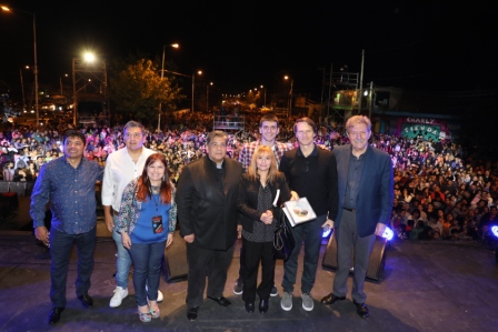 El intendente Ishii asistió al cierre del festival de Andrés Palau en José C. Paz