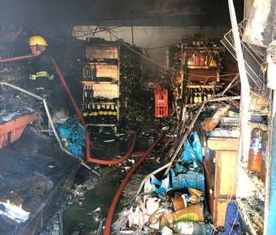 Un incendio destruyó un supermercado chino en Vicente López