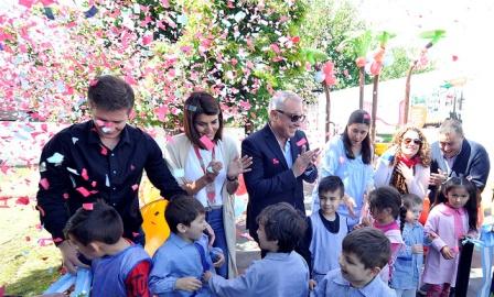 En El Talar, Julio Zamora inauguró los nuevos juegos del jardín N°904