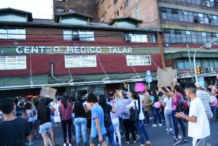 Vecinos marcharon por la muerte de una nena en una clínica de El Talar