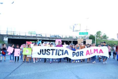 Vecinos marcharon por la muerte de una nena en una clínica de El Talar