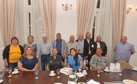 El Intendente de San Fernando homenajeó en el Palacio Municipal a 15 trabajadores comunales que pasaron a retiro tras décadas de servició en el sector público El Intendente de San Fernando homenajeó en el Palacio Municipal a 15 trabajadores comunales que pasaron a retiro tras décadas de servició en el sector público