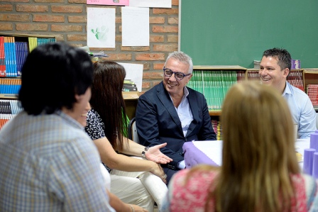 Julio Zamora se reunió con la comunidad educativa de la Escuela Media N°11 de Don Torcuato
