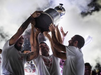 Festejo “Millonario”: el plantel de River le ofrendó a sus hinchas la cuarta copa libertadores de su historia