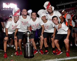 Festejo “Millonario”: el plantel de River le ofrendó a sus hinchas la cuarta copa libertadores de su historia