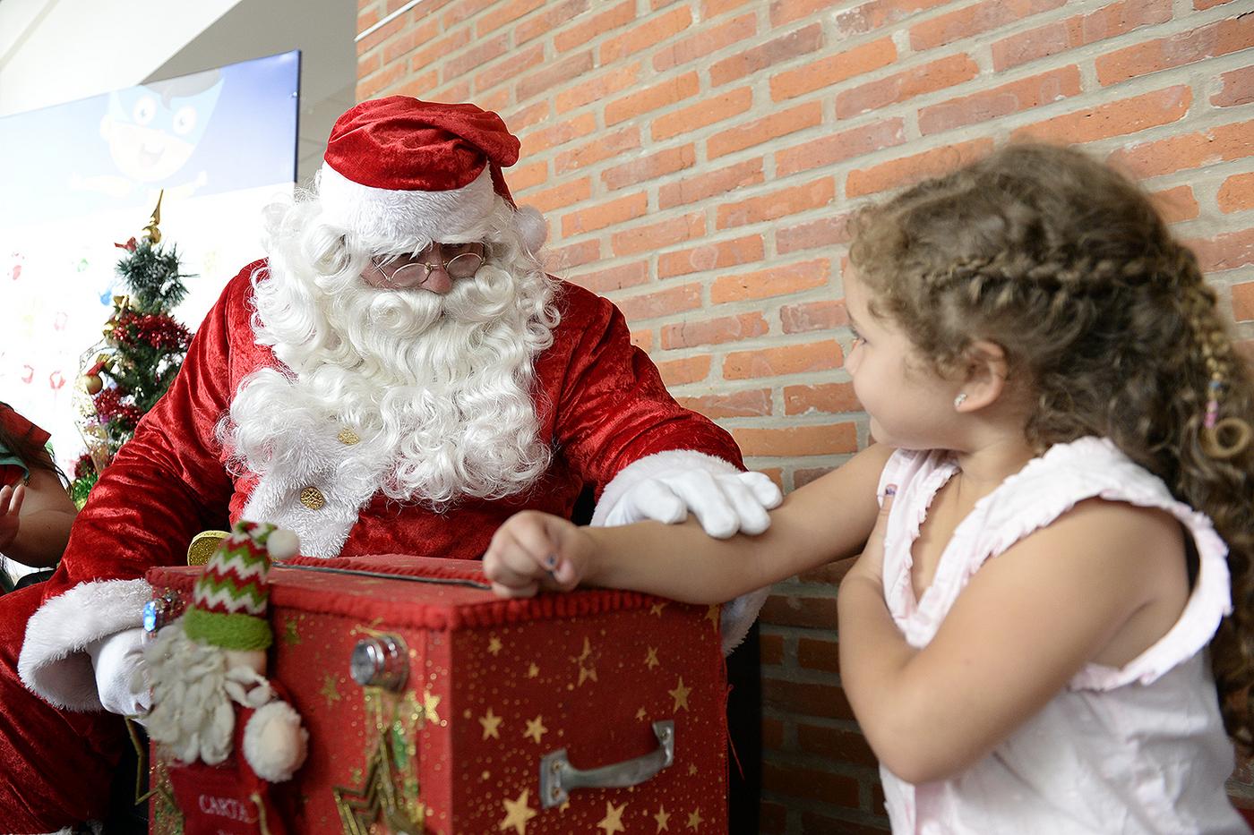 En vísperas de Navidad, el Hospital Materno de Tigre recibió la visita de Papá Noel.