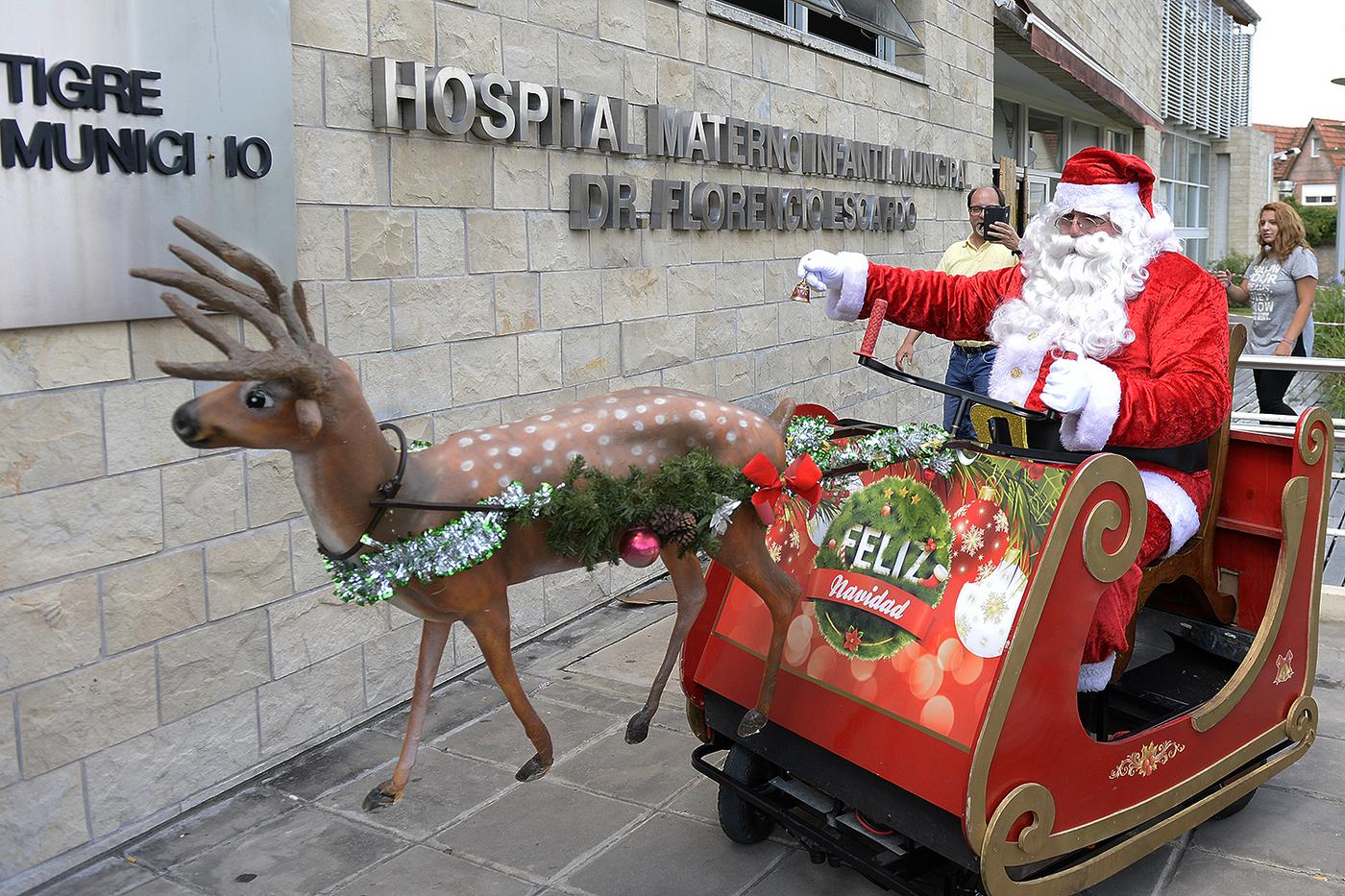 En vísperas de Navidad, el Hospital Materno de Tigre recibió la visita de Papá Noel.
