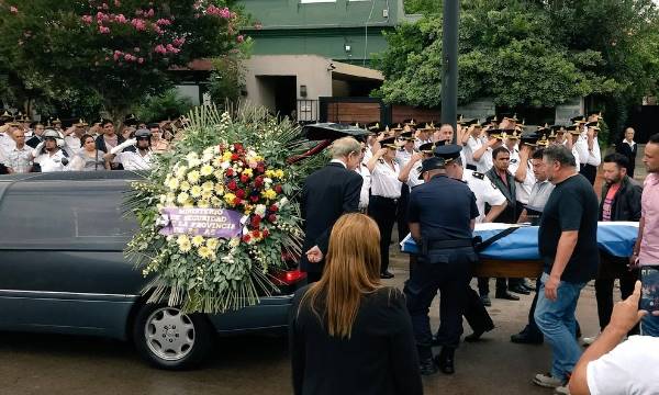 Despidieron en Moreno los restos del policía asesinado en asalto a financiera de Vicente López Despidieron en Moreno los restos del policía asesinado en asalto a financiera de Vicente López