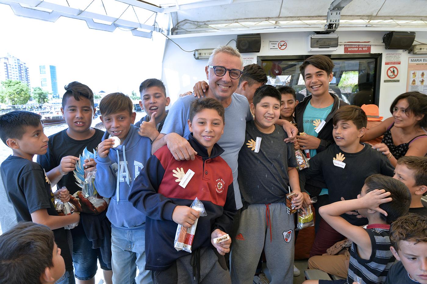 Más de 120 chicos de merenderos y comedores de Tigre participaron de un paseo por el Delta.