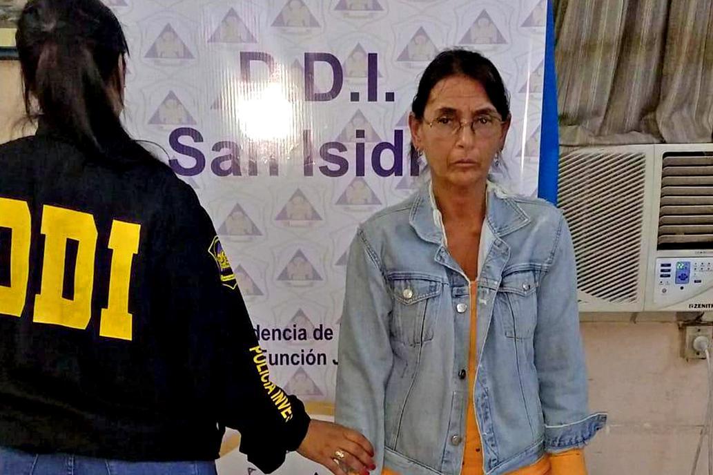 Cayó la mujer más buscada del país, prófuga durante 14 años por instigar el crimen de su marido.