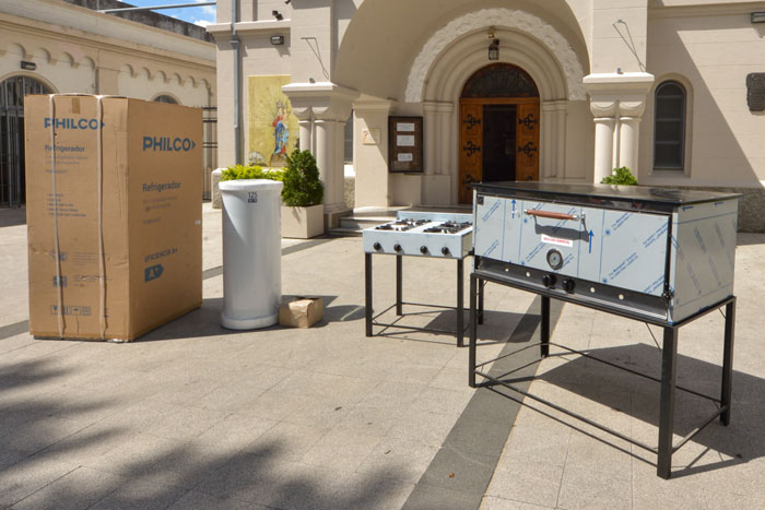 San Fernando donó equipamiento de cocina a la Parroquia Nuestra Señora de la Guardia.