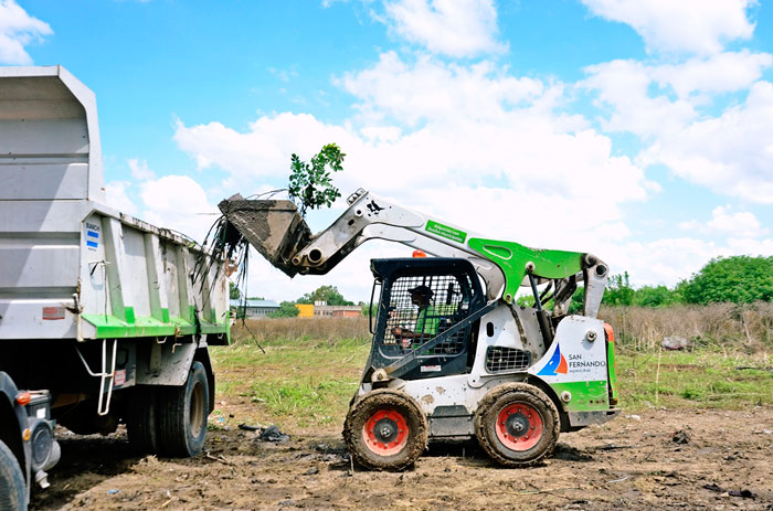 San Fernando hace operativos de mantenimiento de espacios verdes en barrios de Virreyes.