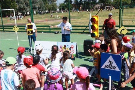 Los chicos aprenden educación vial en las colonias de verano de San Isidro