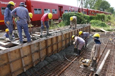San Isidro finalizó la construcción del último puente ferroviario en Sarratea 