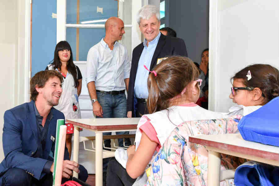 Luis Andreotti inauguró el ciclo lectivo con la puesta en valor de histórica Escuela N° 9 de Victoria