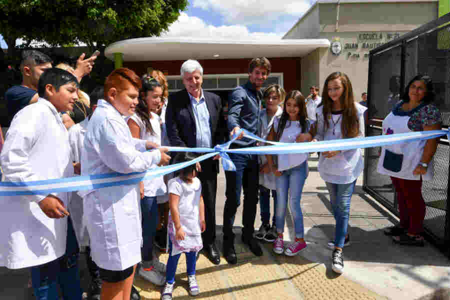 Andreotti inauguró la renovación de la Primaria N° 21 y Secundaria N° 10