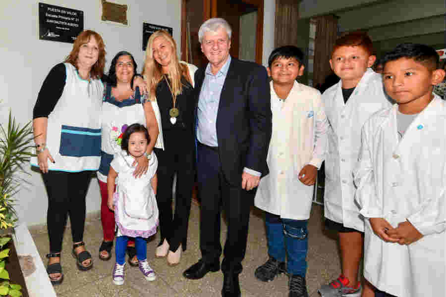 Andreotti inauguró la renovación de la Primaria N° 21 y Secundaria N° 10