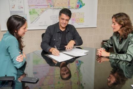 El intendente de Vicente López, Jorge Macri, firmó un convenio de adhesión al sistema de atención primaria de emergencias para víctimas de violencia de género con el Gobierno de la provincia de Buenos Aires, a través del Instituto de Género y Diversidad Sexual bonaerense y su presidenta Agustina Ayllón.