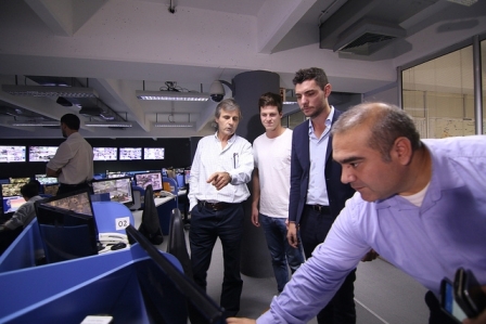 El director de Prevención de la Corrupción del Ministerio de Seguridad de la Nación, Damián Arabia, recorrió la sala de control donde se supervisan las imágenes de las más de 1.450 cámaras distribuidas en todo el distrito.