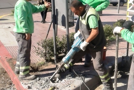 San Fernando continúa renovando el mobiliario urbano