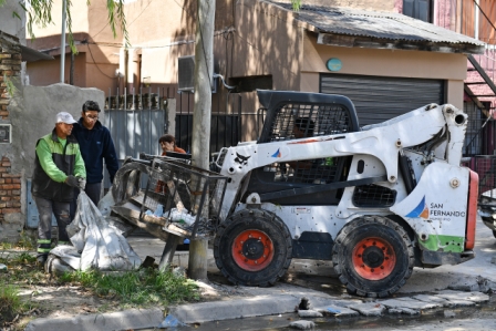 San Fernando realizó un operativo de concientización y despeje de veredas en el barrio Villa Jardín