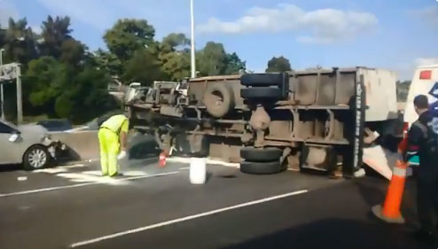 Dos muertos en dos choques múltiples sobre la autopista Panamericana