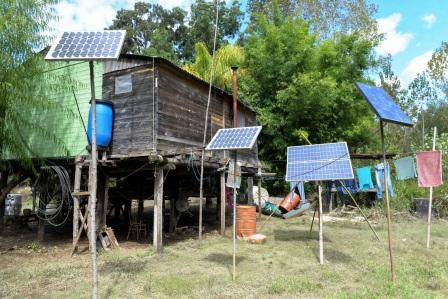El Municipio de San Fernando supervisó la colocación de paneles solares para vecinos isleños 