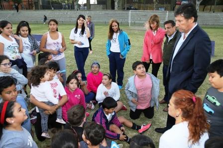 El programa para tratar la obesidad infantil se extiende a todos los campos de deportes de San Isidro